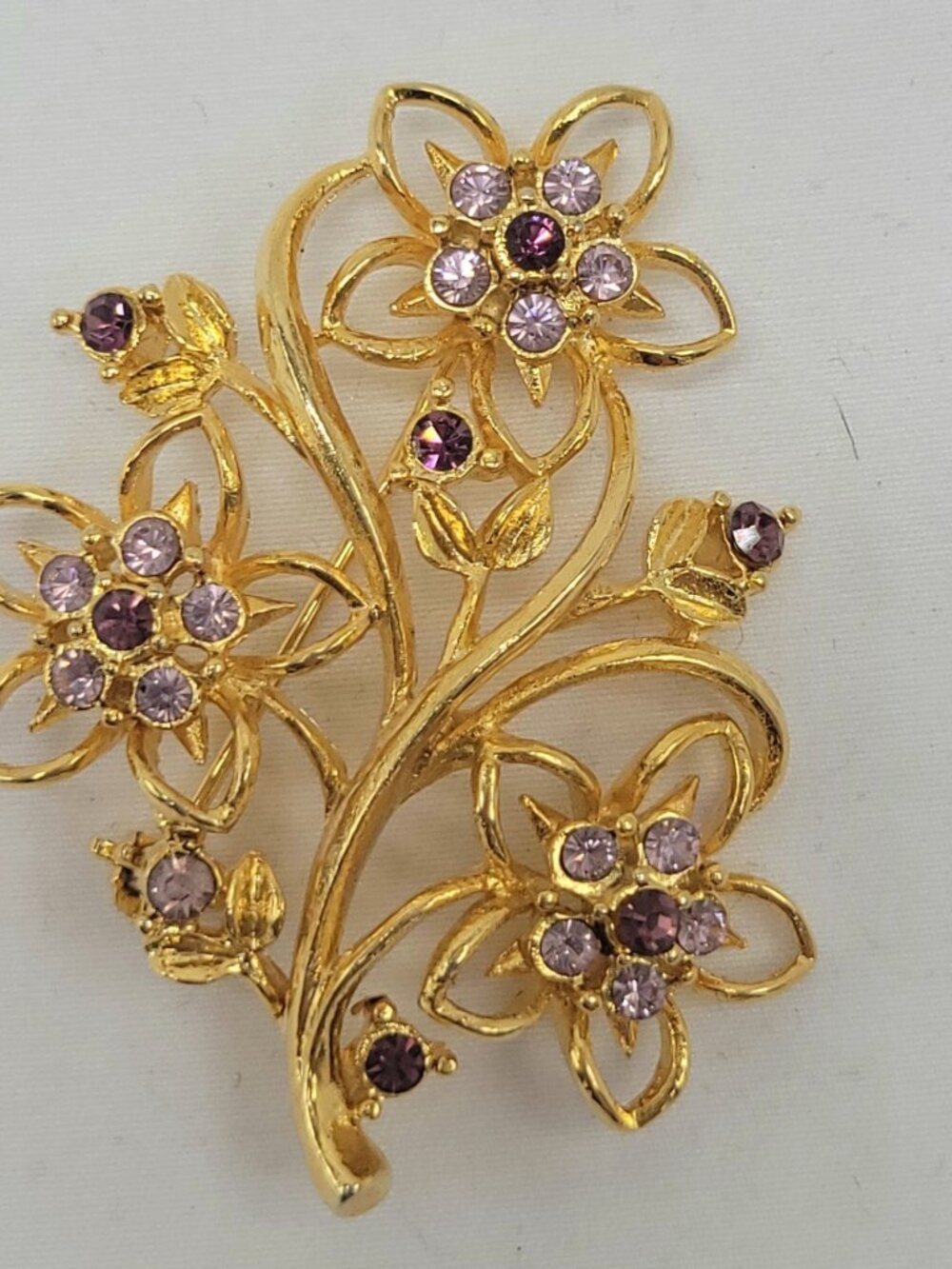 Gold-Tone Floral Brooch With Purple Rhinestones 2" Vintage Pin Jewelry - Picture 8 of 11